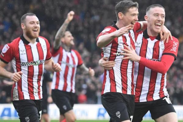 Lincoln City 4, Blackpool 0